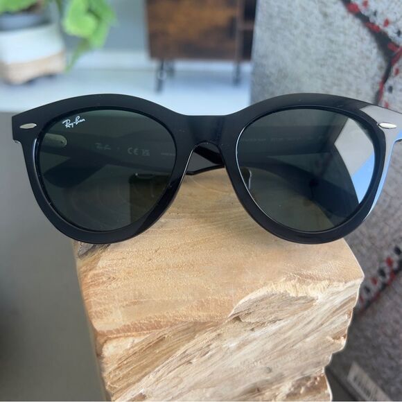 RAY- BAN Wayfarer Way RB 2241 Sunglasses Green Lenses Polished Black - Picture 7 of 8